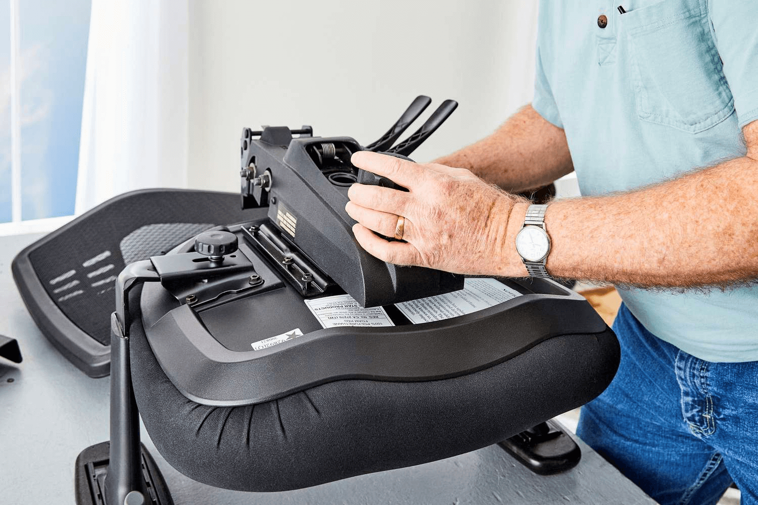 Can An Office Chair Fit In A Car? Maximizing Convenience