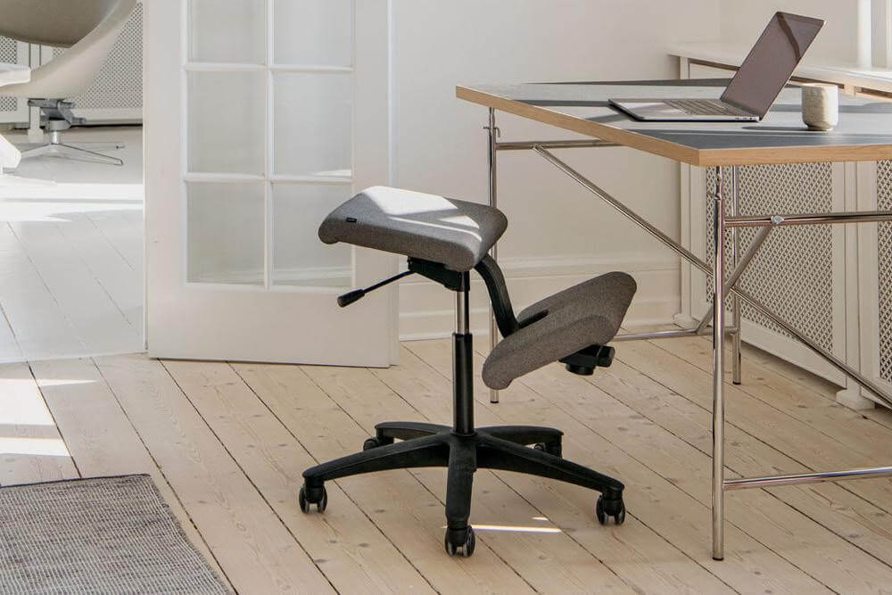 Differences Between Kneeling Chairs vs Office Chairs